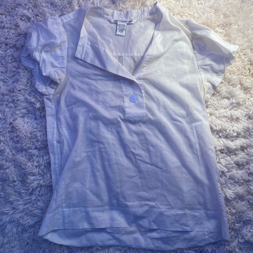 Diane Von Furstenberg short sleeve blouse size 4